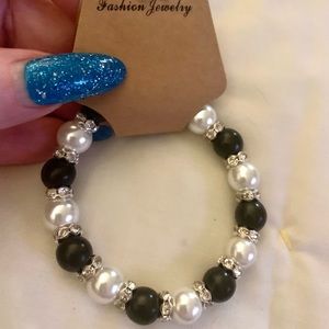 Black & White Bead Stretch Bracelet